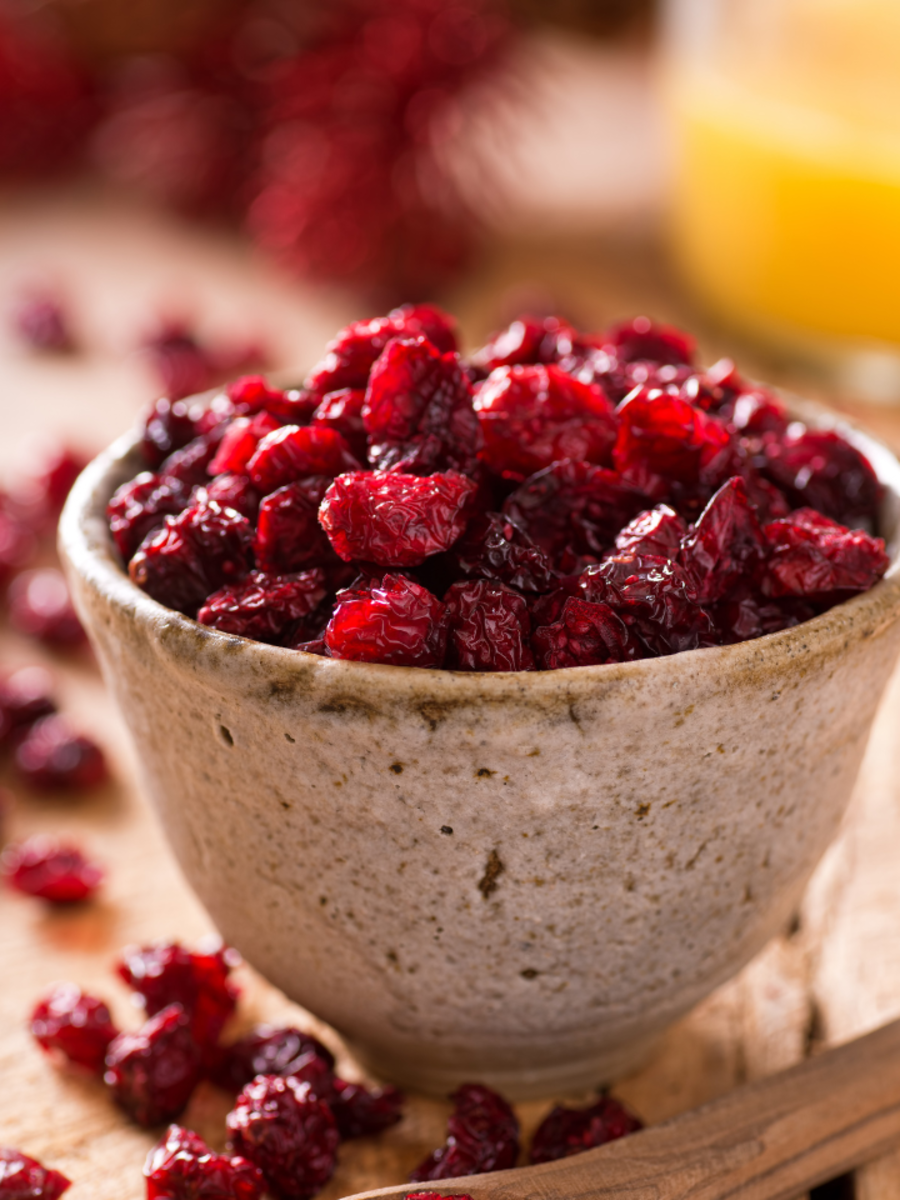 10 reasons to consume a handful of cranberries for breakfast