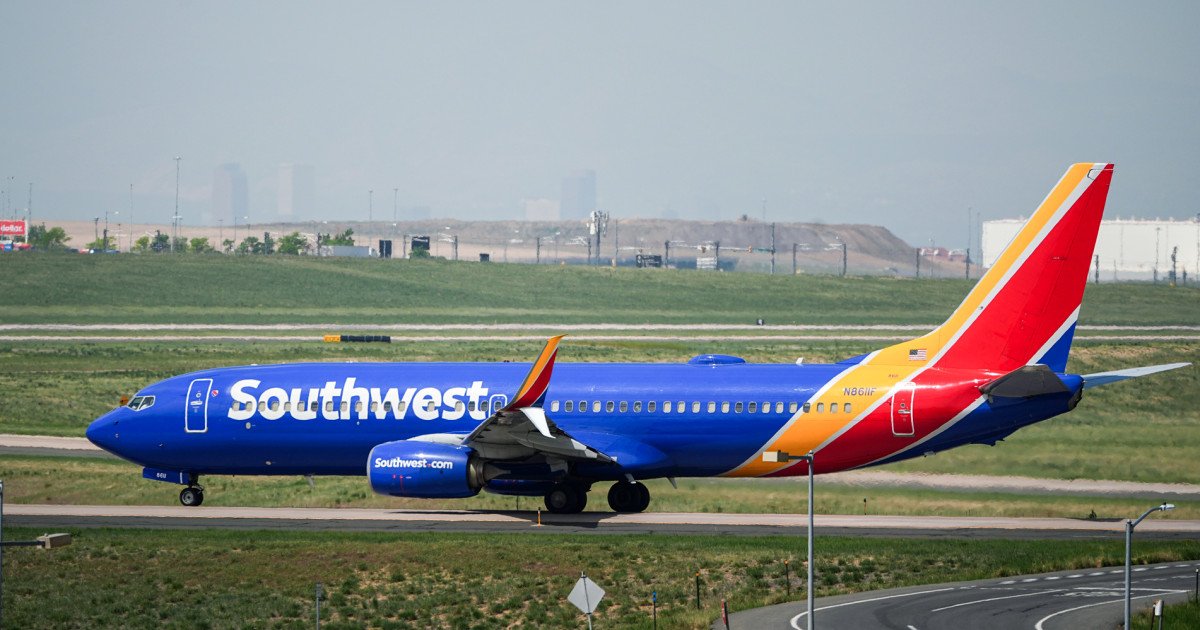 Southwest plane struck by lightning amid Memorial Day weekend storms
