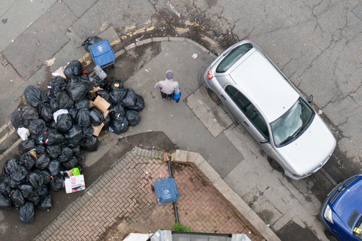 Council granted interim injunction over pickets in strike by bin workers