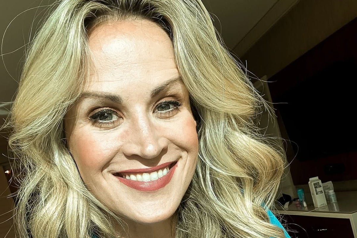 Kindra Hall: New York influencer gets punched in head by passing stranger