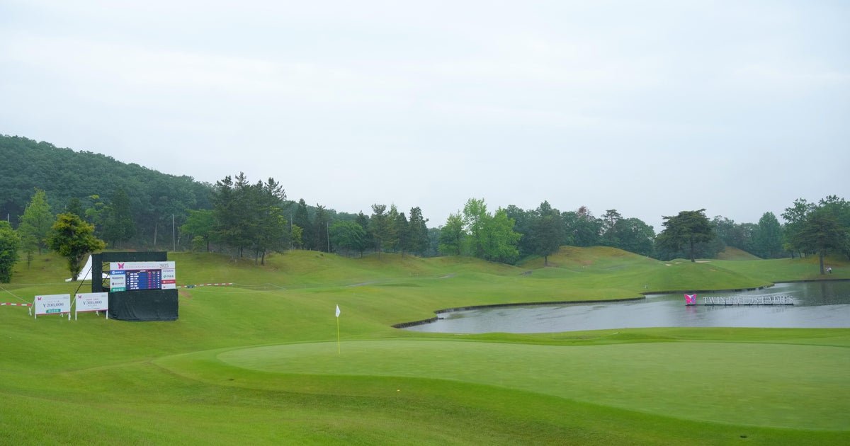 Bear on golf course brings early end to women's tournament in Japan; "surprised" teen declared winner