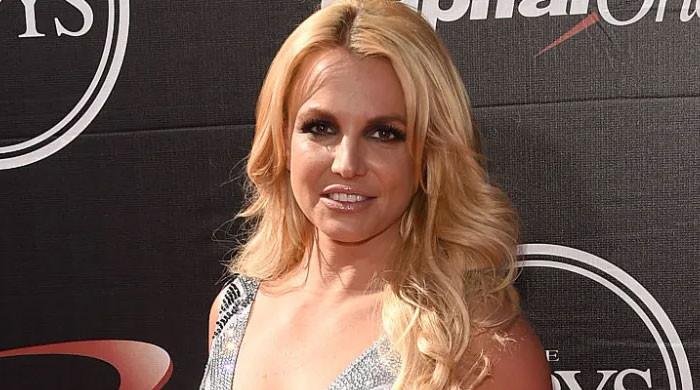 Britney Spears addresses lighting cigarette on flight