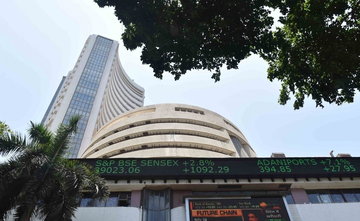 Sensex Tanks 720 Points In Early Trade, Nifty Down 220 Points