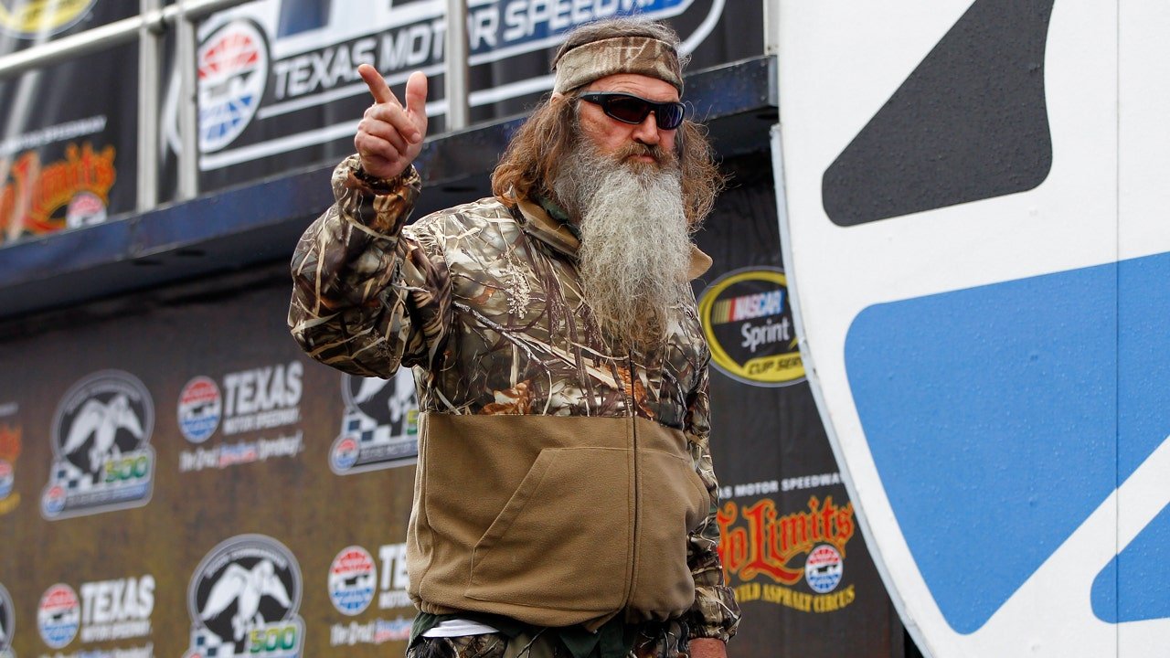 Phil Robertson of 'Duck Dynasty' dies at 79