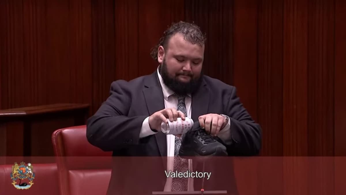 Australian MP Ends Term By Drinking Beer From Shoe - A Celebration Style Called Shoey