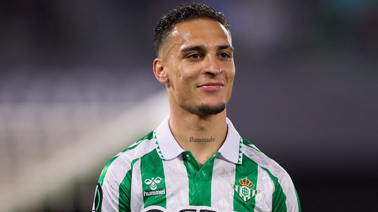 Antony says farewell to Real Betis amid Man United return