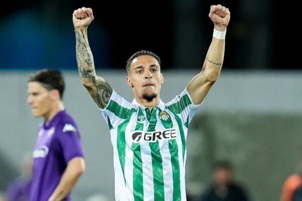 Antony wanted ‘revenge’ after Man United exit, says Betis boss Pellegrini Copy Link