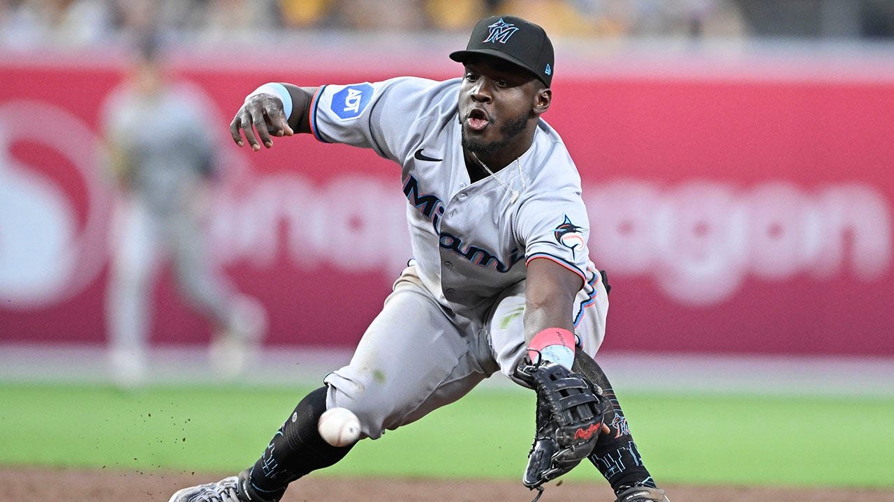 Marlins' Ronny Simon exits in tears after costly errors in Padres' comeback