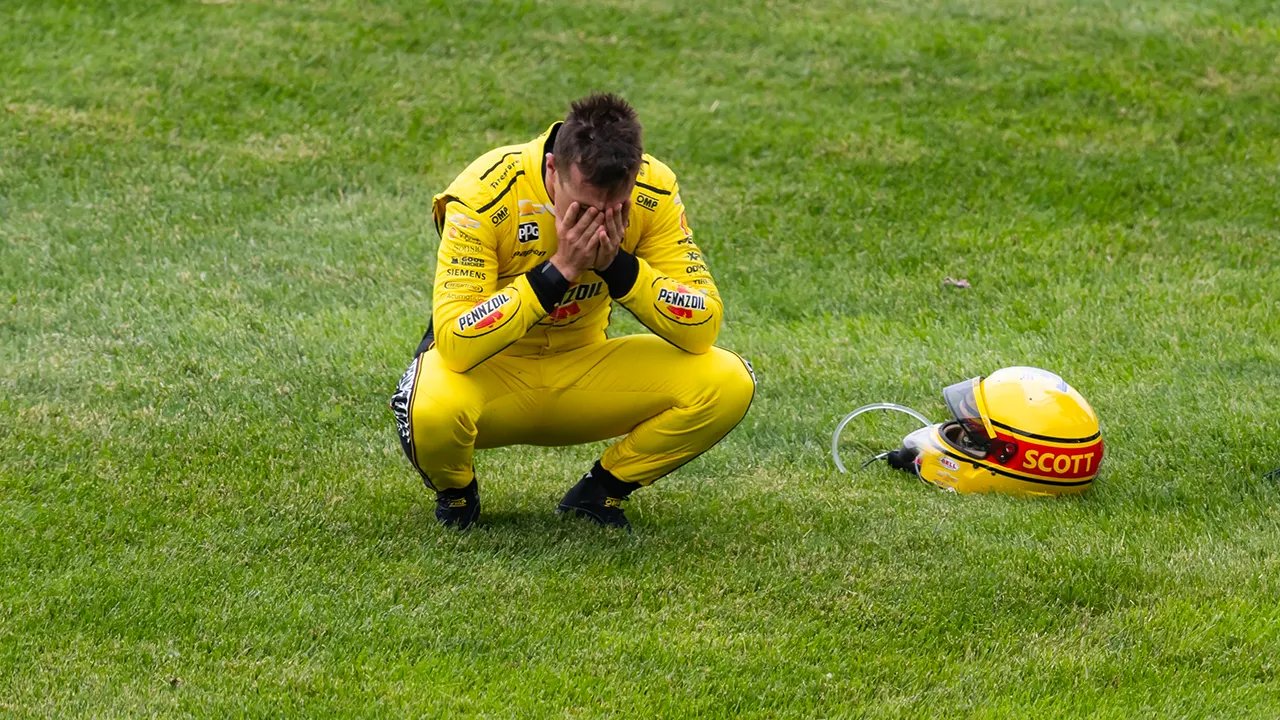 Indy 500: Scott McLaughlin crashes on pace lap