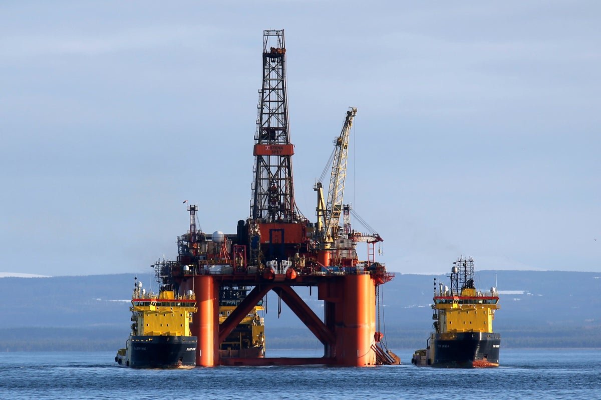 Oil industry could see job cuts like Grangemouth every fortnight, report warns