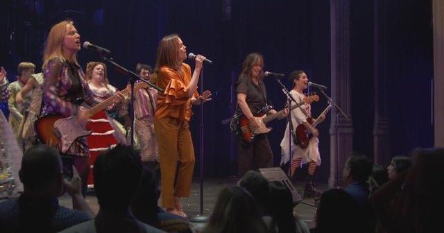 The Go-Go's perform "Head Over Heels"