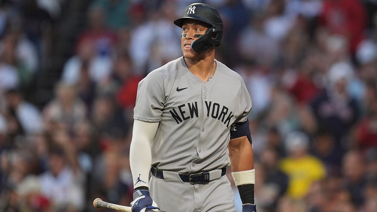 Yankees' AL East lead shrinks to 3.5 games after weekend sweep by Red Sox