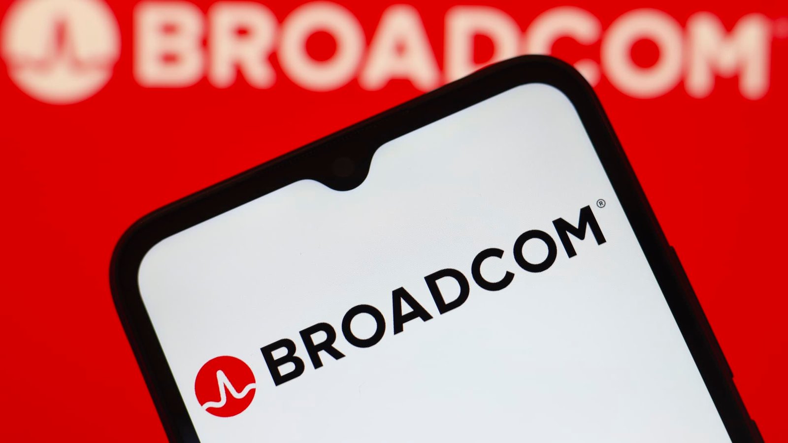 Broadcom is a buy for new investors, Apple less 'treacherous'