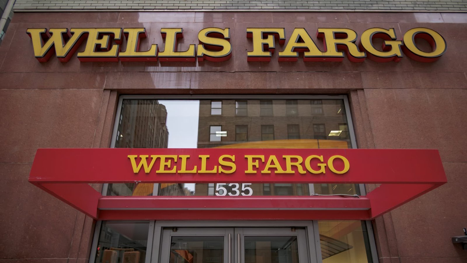 Wells Fargo escapes Fed's asset cap after seven years, able to pursue growth