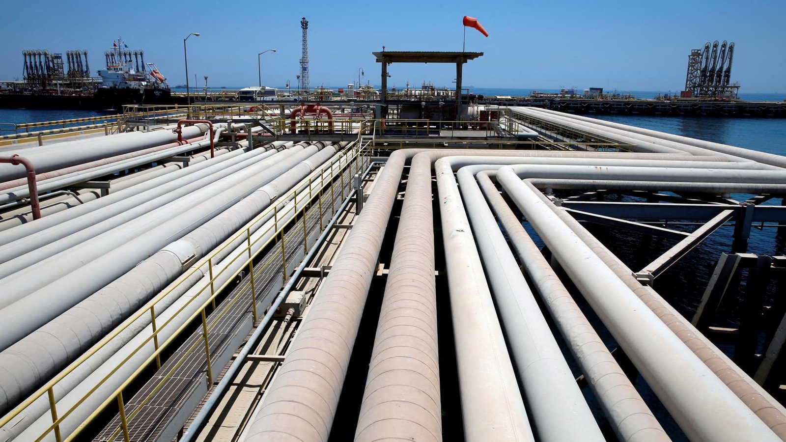 Oil prices fall 2% as traders watch Israel-Iran conflict