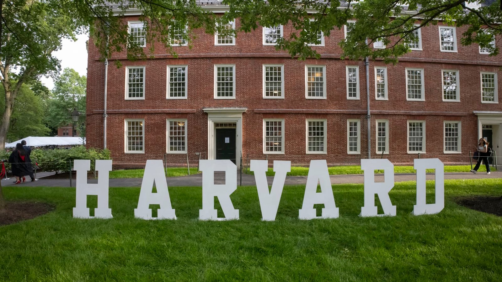 Trump moves to block U.S. entry for foreigners planning to study at Harvard University