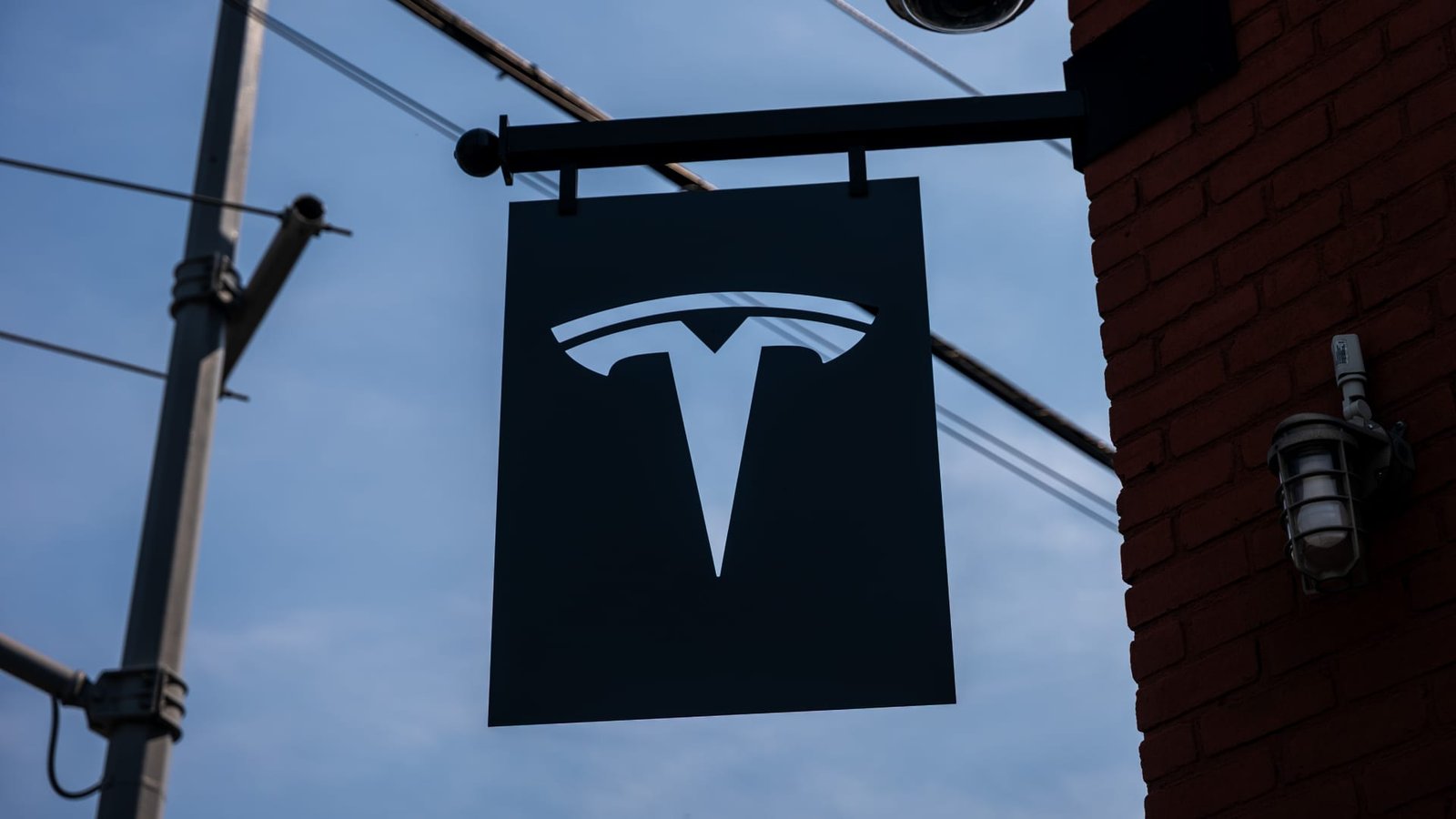 Tesla could reach $2 trillion in market cap by end of 2026, says Dan Ives