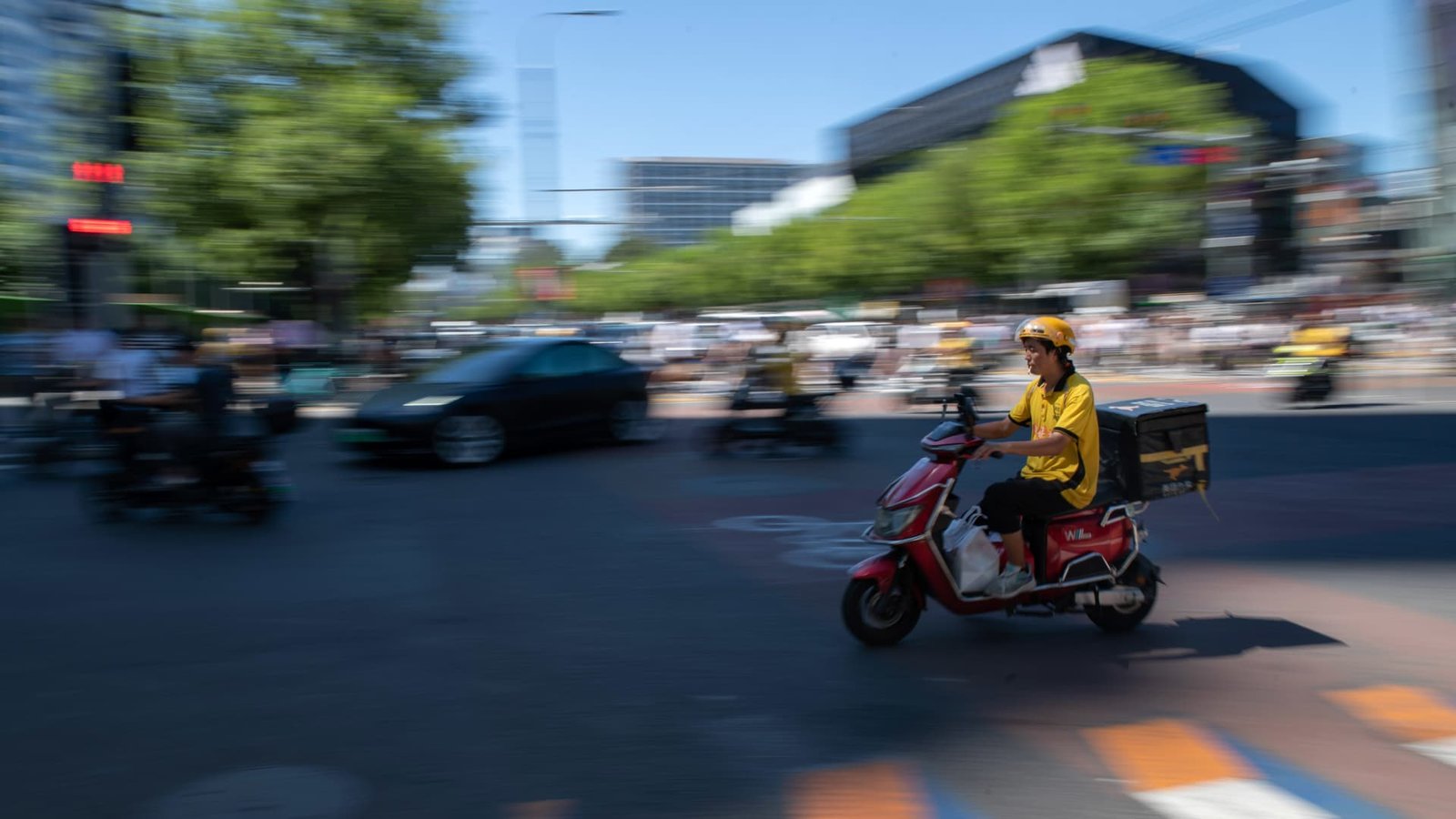 China’s personal delivery market is growing. Only some are making money