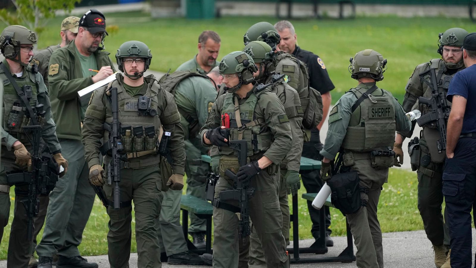 Manhunt for Minnesota gunman continues for second day