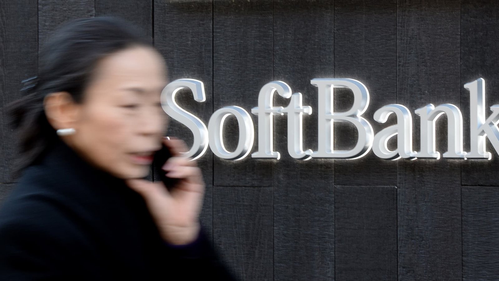 SoftBank raises $4.8 billion from T-Mobile share sale : Reuters