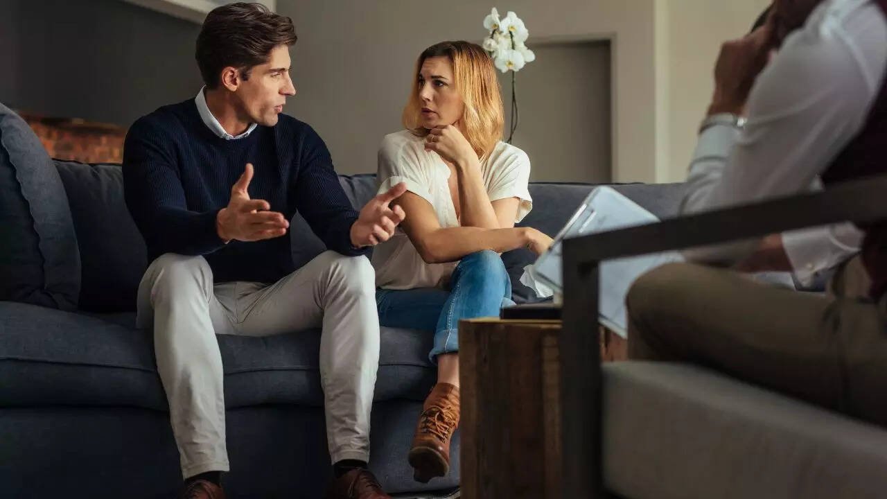 5 subtle signs of toxic communication- And how to deal with it