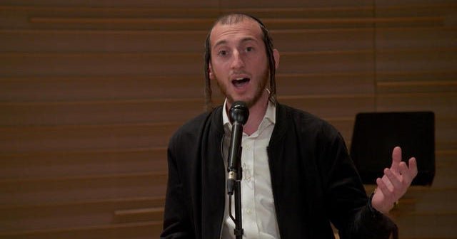 Shulem Lemmer sings "God Bless America"