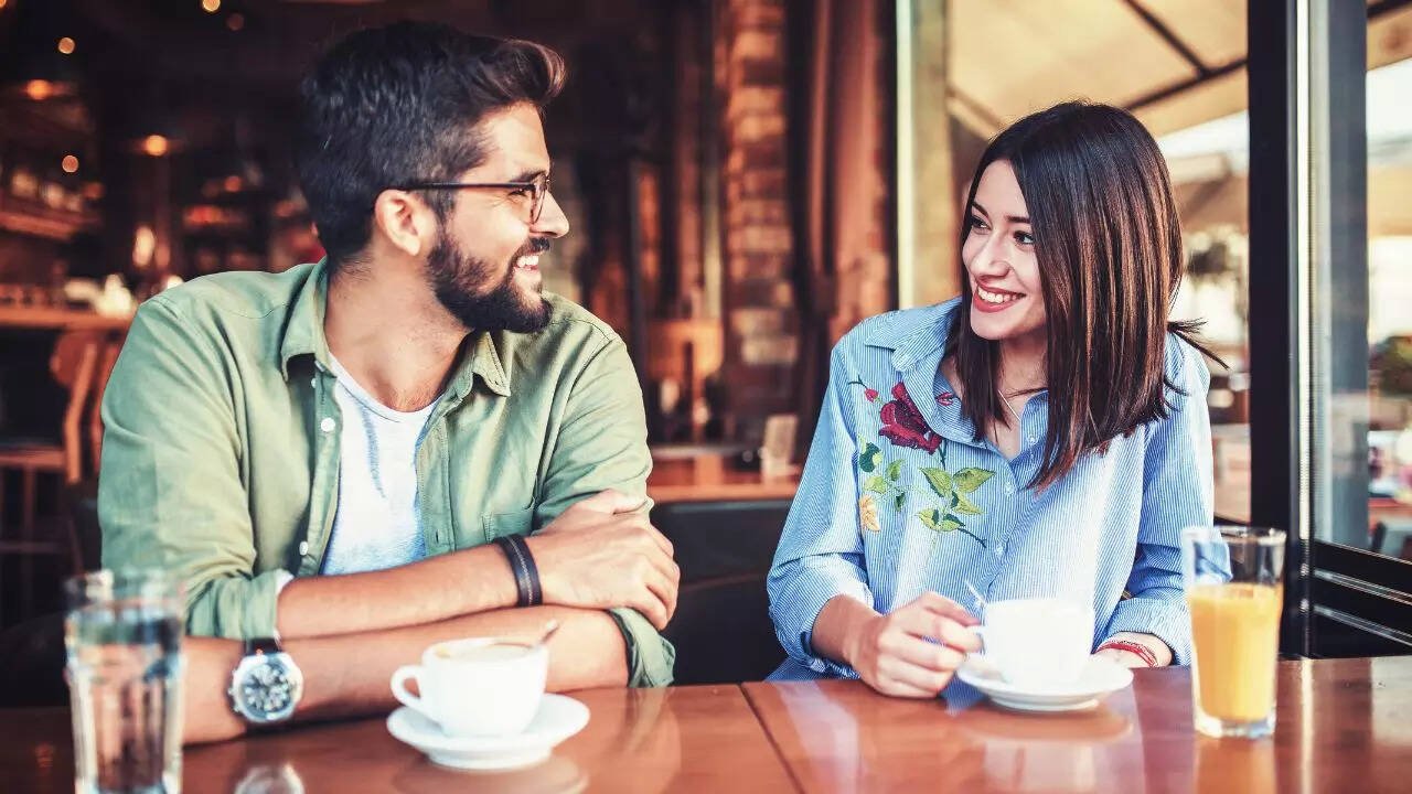 7 subtle red flags that reveal commitment issues early on in a relationship