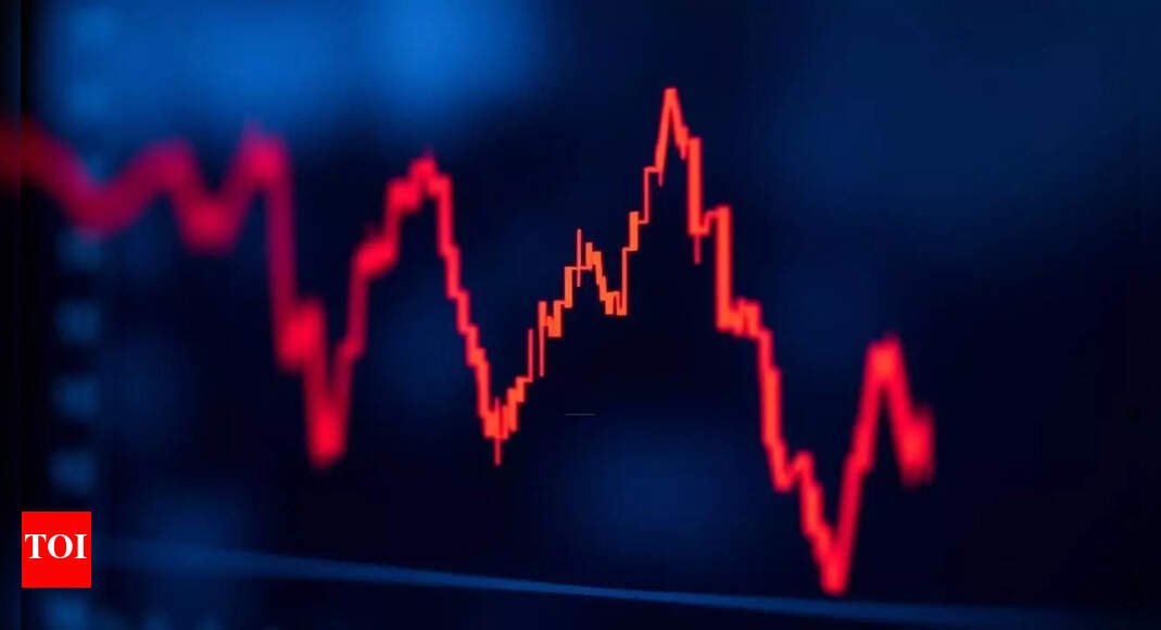 Sensex skids 573 pts as foreign funds sell