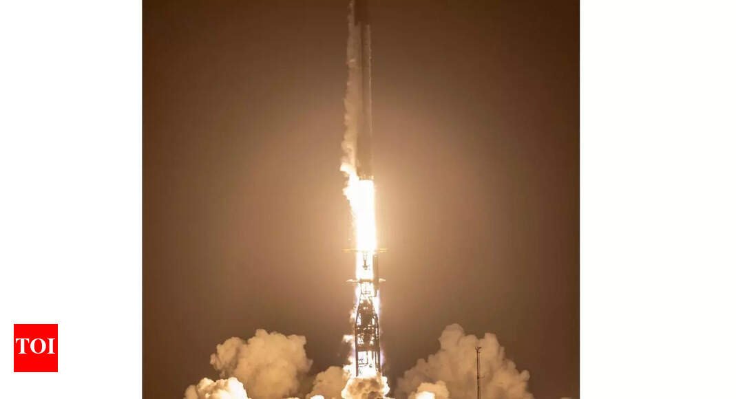 SpaceX launches 26 Starlink satellites into low Earth orbit from California |