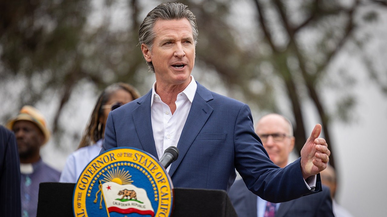 After podcast, Gavin Newsom launches Substack to cut through 'disinformation'