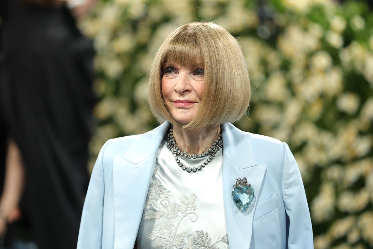 Anna Wintour stepping down as Vogue editor-in-chief after 37 years