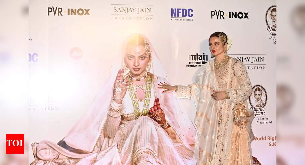 'Umrao Jaan' Rekha shut down the red carpet in a gold-dripped anarkali-lehenga |