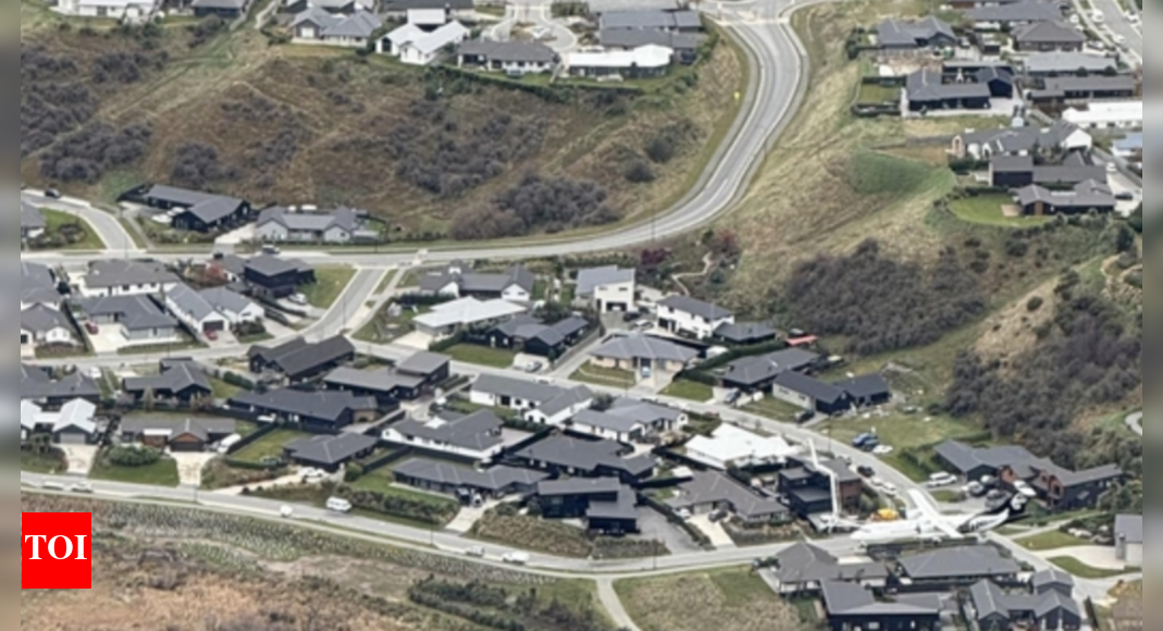 Optical illusion:Only the sharpest eyes can find the plane in this tricky image |