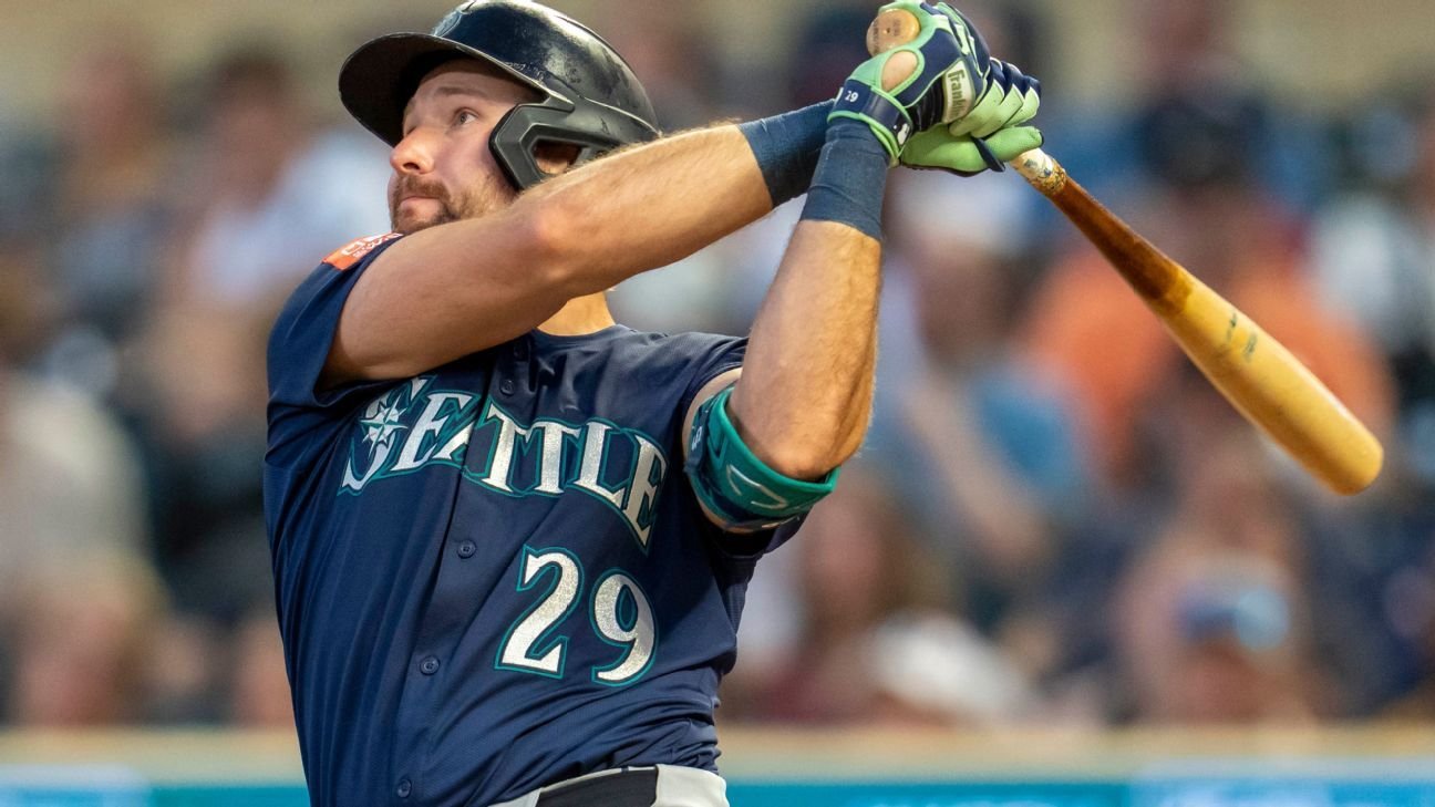 Cal Raleigh, MLB home run leader, joins Derby with dad pitching