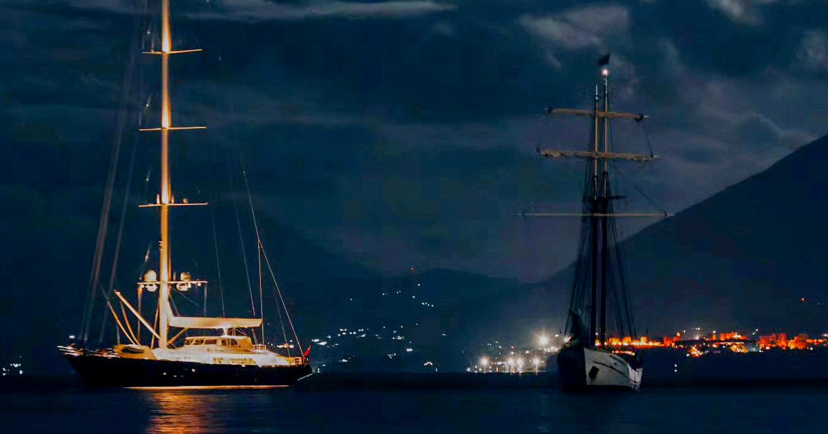 Tech tycoon Lynch's doomed Bayesian yacht lifted to surface