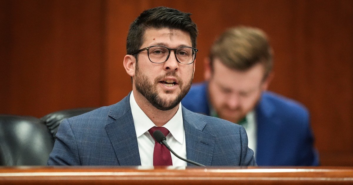Judge finds Florida attorney general in contempt for defying court order in major immigration case