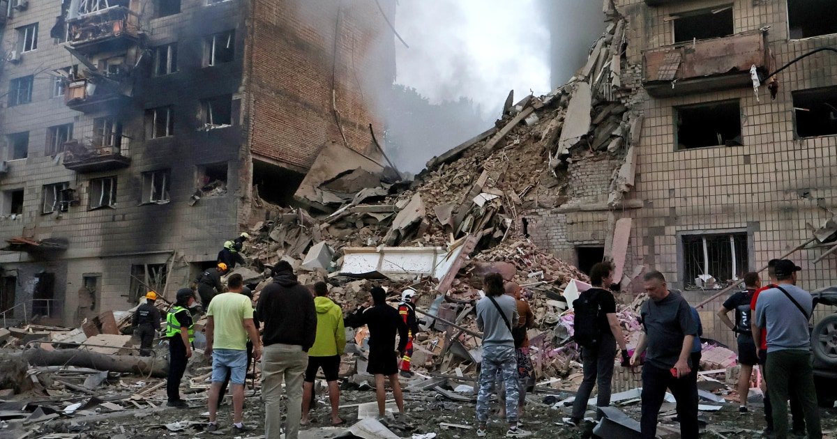 Russian bombs hits dozens of Ukrainian civilian targets, killing at least 15