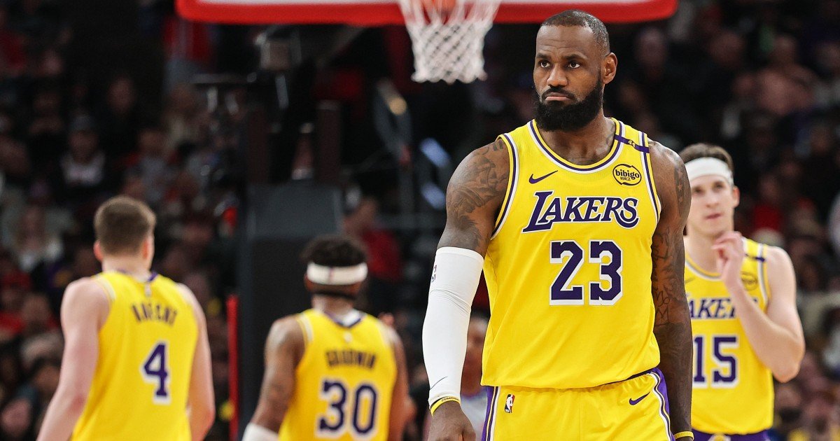 Buss family selling Los Angeles Lakers: Source