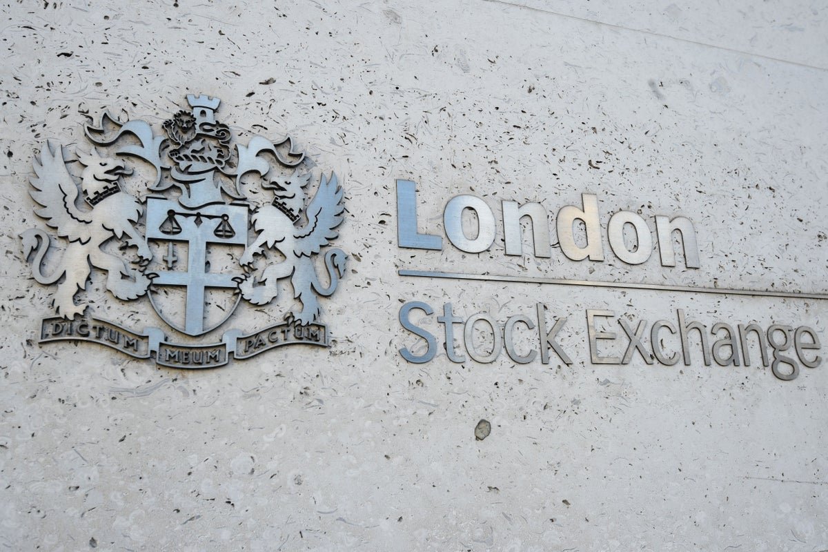Stocks mixed amid GDP miss and fresh trade worry