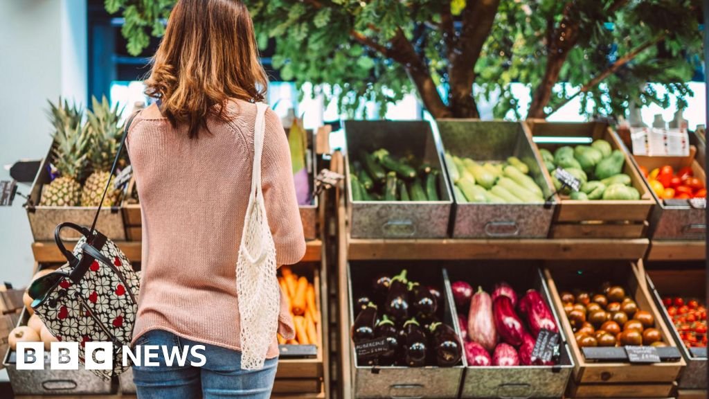 'Dismal' month for supermarkets pushes down retail sales