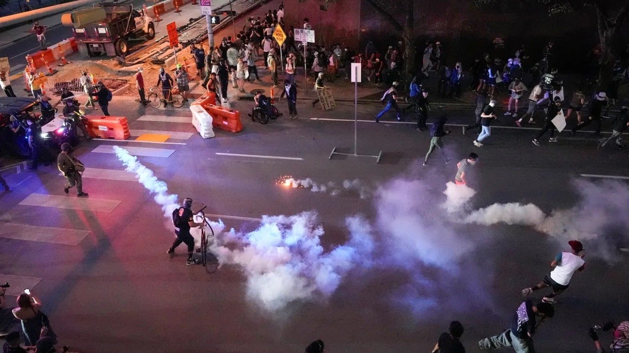 Austin police arrest 8 after anti-ICE protests turn violent, injuring officers