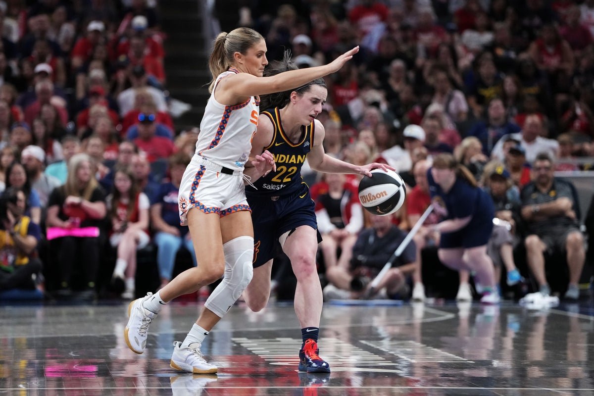 WNBA fans outraged as Marina Mabrey avoids ejection after shoving Caitlin Clark