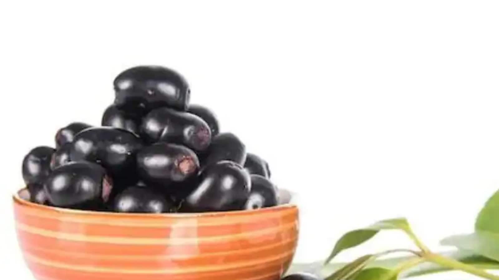 Love Eating Jamun? Avoid These 5 Food Combos That May Harm Your Health