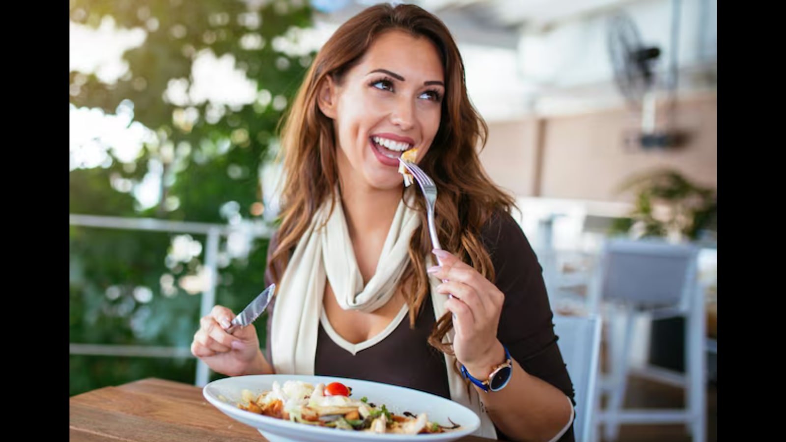 What’s The Right Time To Eat Dinner? How Does Eating Late Affect You?