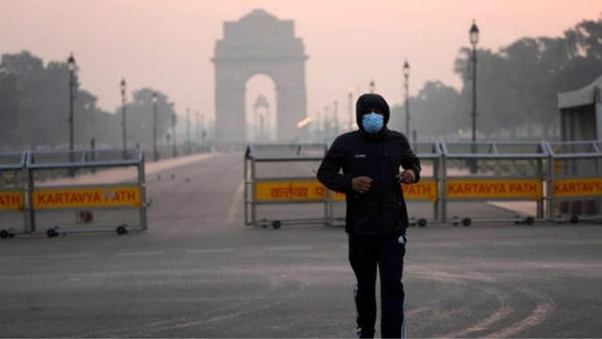 One In Three Adults In Delhi Affected By Lung Damage: Here's What Experts Say | Health and Fitness News