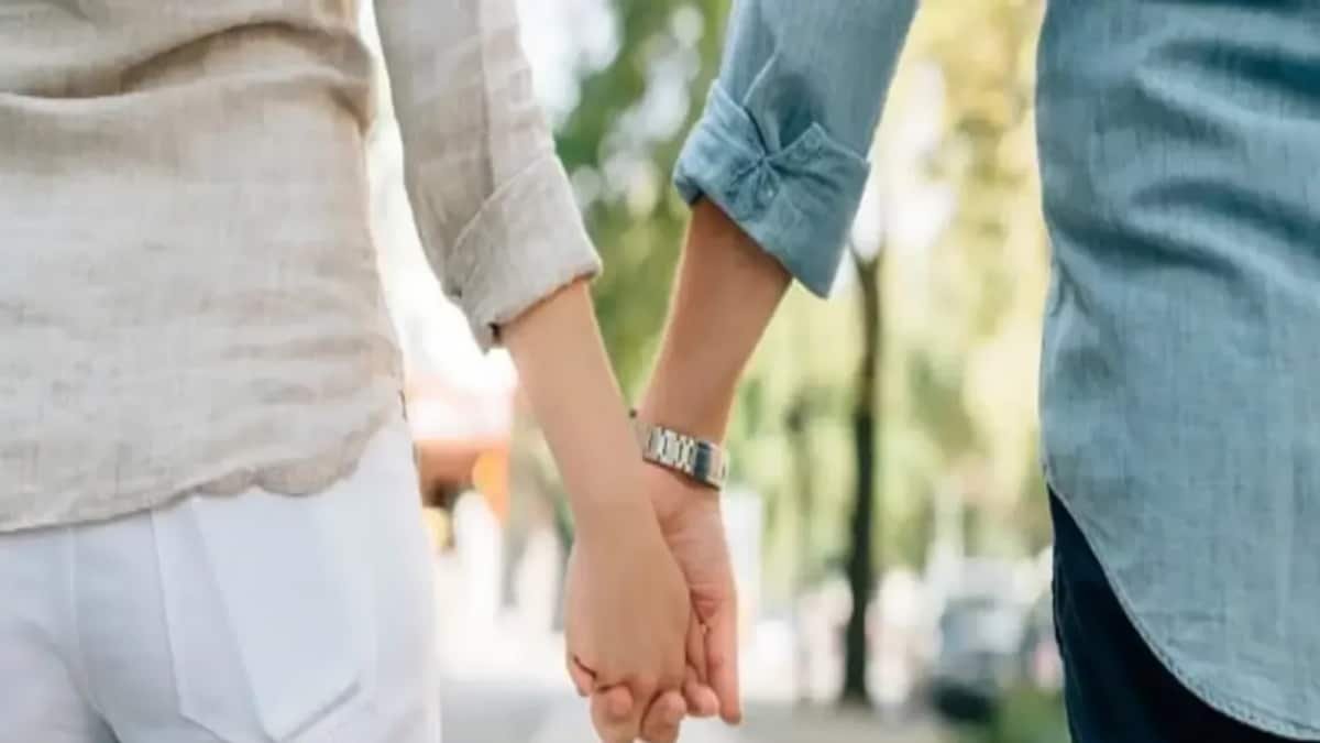 No Questions, No Fights? Inside The New 'DADT' Relationship Trend