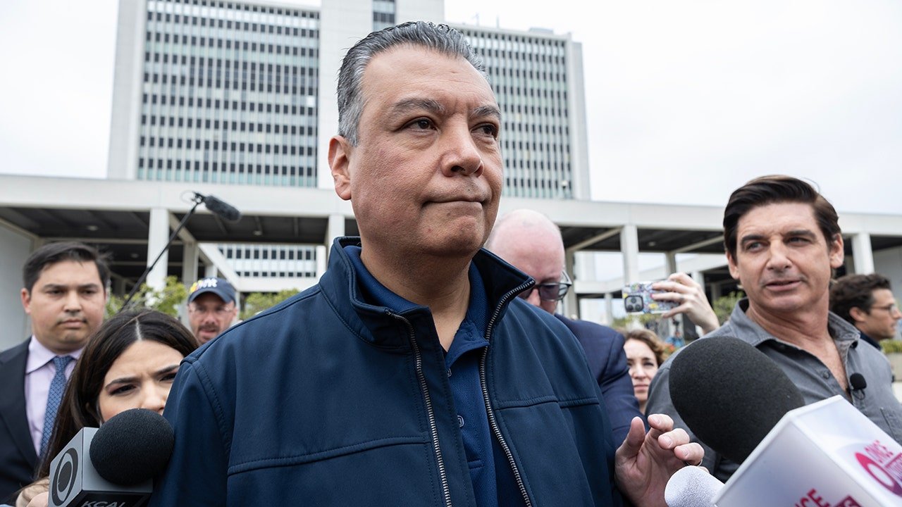 Lawmakers from both parties rattled after Sen Padilla's removal from Noem presser
