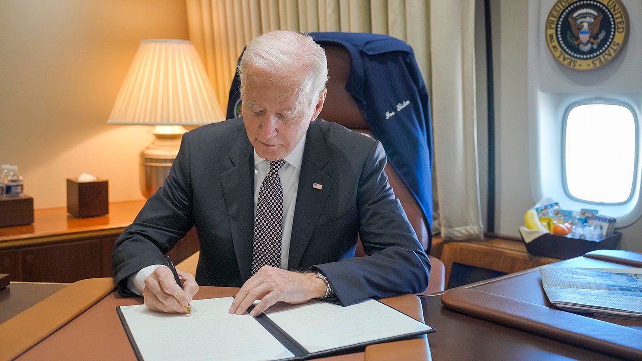 Here's how many autopen signatures were in Biden's final batch of pardons