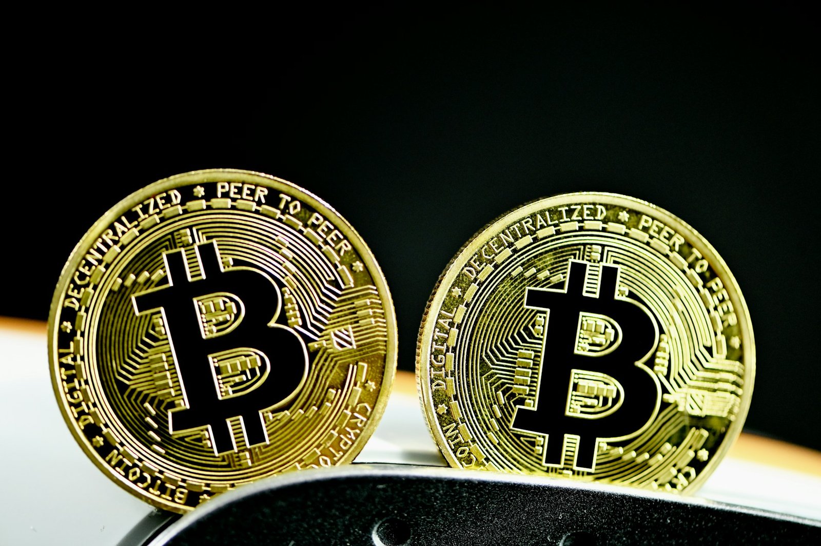 Bitcoin Weak Hands Exit While Smart Money Loads Up
