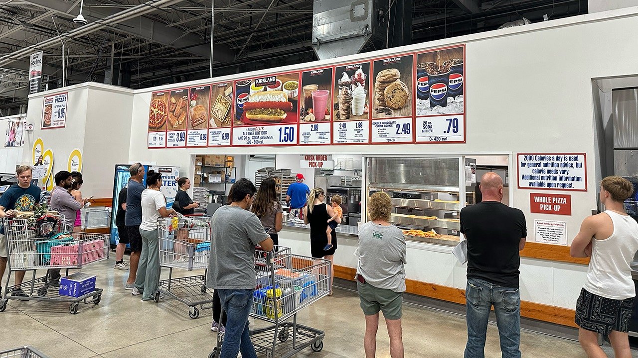 Reddit user details chaotic first day at Costco food court: 'I want to quit'